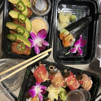 Sushi Fire - Fullerton - Crunchy tuna, salmon hand roll, garlic tuna, demon roll - Ramen Near Me - Fullerton, California Sushi Fire - Fullerton - Crunchy tuna, salmon hand roll, garlic tuna, demon roll - Ramen Near Me - Fullerton, California