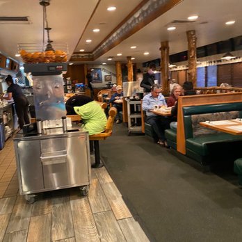 Black Bear Diner Tulare - Inside dinning. - Diners Near Me - Tulare, California