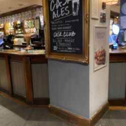 The Red Lion - Bar area