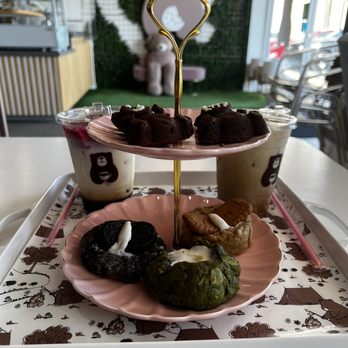 Somemore LA - Mama bear set: 2 brownies, 2 drinks, 2 cookies, plus an extra cookie since they were out of the strawberry sando. - Desserts Near Me - Los Angeles, California