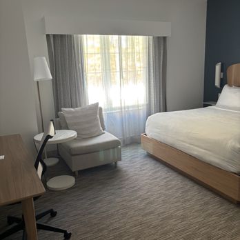 Element - Element's standard king bedroom - Hotels Near Me - Lenox, Massachusetts