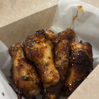 Angelo Ale House & Pizzeria - Sriracha Hot Wings - Pizza Near Me - San Angelo, Texas