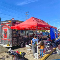 Tacos El Menny - Outside