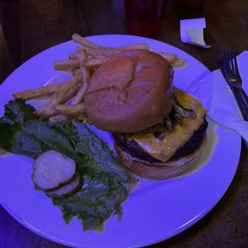 Sierra - Cheeseburger - American Near Me - Lone Tree, Colorado