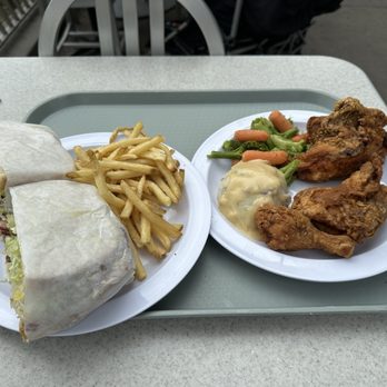 Flo's V8 Cafe - Flo's Famous Fried Chicken - Cafes Near Me - Anaheim, California