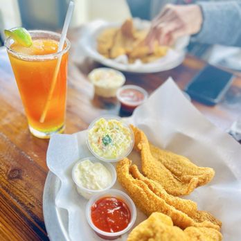 Willie's Grill & Icehouse - Fried Catfish and Coleslaw with a Big Willie Margarita - American Near Me - Houston, Texas Willie's Grill & Icehouse - Fried Catfish and Coleslaw with a Big Willie Margarita - American Near Me - Houston, Texas