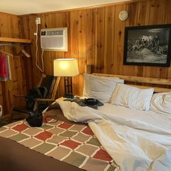 Powder House Lodge - The room.