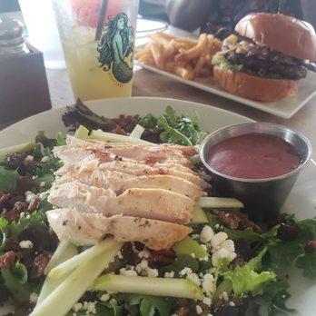 1741 Pub & Grill - New American Near Me - Middlefield, Connecticut