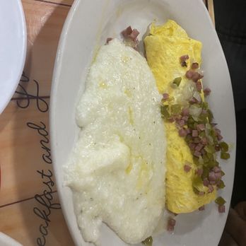 Dixie Belle's Cafe - Western Omelet - Breakfast & Brunch Near Me - Orlando, Florida