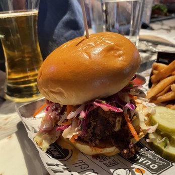 Puttshack - Oakbrook - Atlanta Hot Chicken Sandwich - Mini Golf Near Me - Oak Brook, Illinois Puttshack - Oakbrook - Atlanta Hot Chicken Sandwich - Mini Golf Near Me - Oak Brook, Illinois