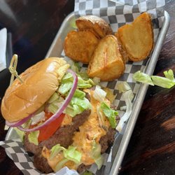 Coldwater Mountain Brewpub - Pimento cheese smashed burger with potatoes