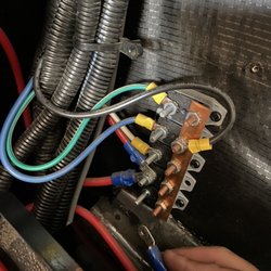 Cal Coast RV - Replacing faulty circuit breaker. Would not allow power to hydraulic pump.