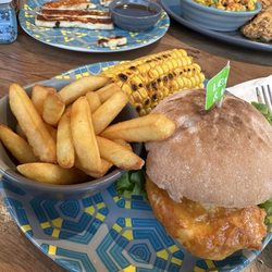 Nando's - Kids chicken breast sandwich, chips and corn