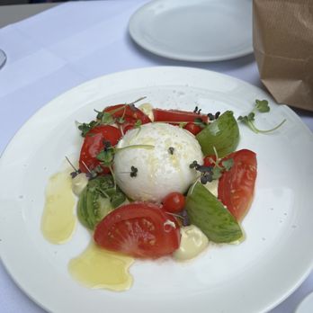 Lugeck - Burrata Caprese - Austrian Near Me - Vienna, 9 Lugeck - Burrata Caprese - Austrian Near Me - Vienna, 9