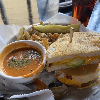 Flagship on the Fox - Flagship Grilled Cheese - American Near Me - St. Charles, Illinois