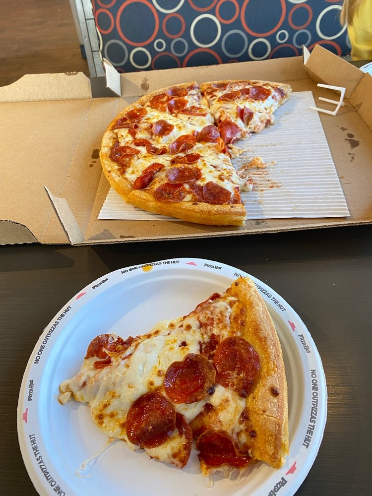 PIZZA HUT Updated August 2024 12 Reviews 337 E National Rd, Vandalia, Ohio Pizza