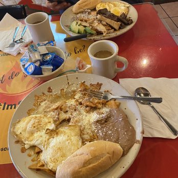 Los Chilakillers - 360 Chilakiller with chicken fajita, beef, egg and avocado - Mexican Near Me - Austin, Texas