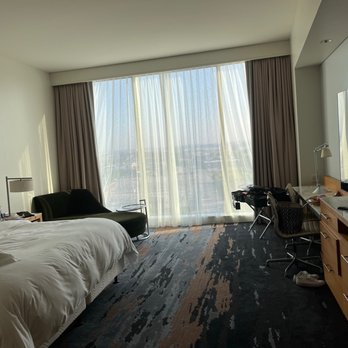 Four Seasons Hotel - King suite - Hotels Near Me - Saint Louis, Missouri