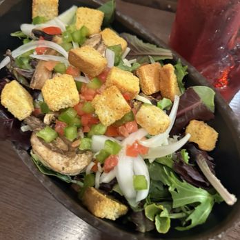 MACS - Regular salad 7/10 - American Near Me - Pocono Summit, Pennsylvania