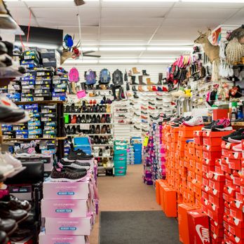 Linda's Shoes - Shoe Stores Near Me - Chicago, Illinois Linda's Shoes - Shoe Stores Near Me - Chicago, Illinois