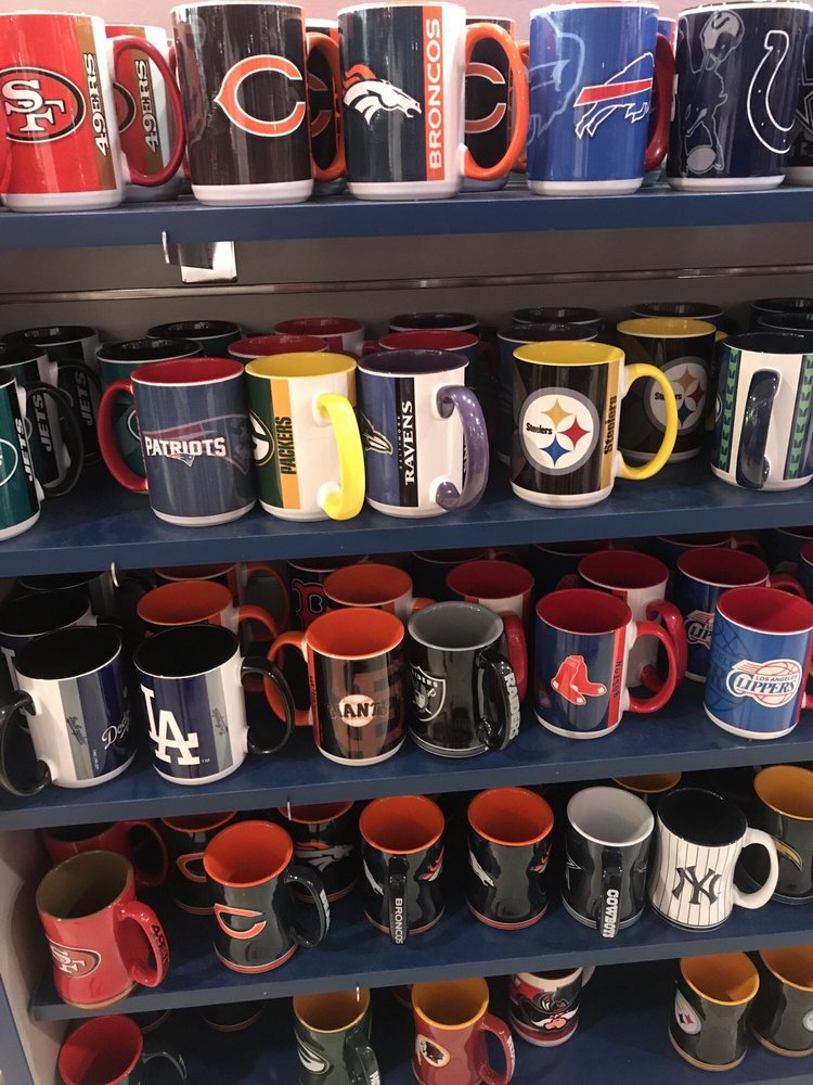 LIDS LOCKER ROOM Updated August 2024 4300 Meadows Ln, Las Vegas, Nevada Men's Clothing