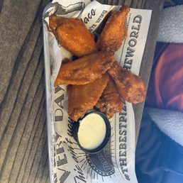 6 Traditional Wings 6 Traditional Wings