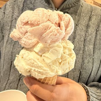 Cowlick's Ice Cream - Ice Cream & Frozen Yogurt Near Me - Fort Bragg, California Cowlick's Ice Cream - Ice Cream & Frozen Yogurt Near Me - Fort Bragg, California