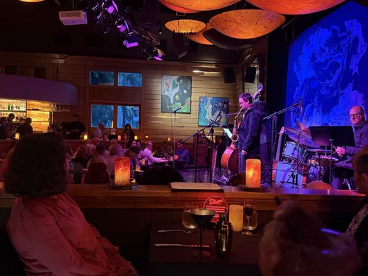 Vibrato Grill Jazz by null