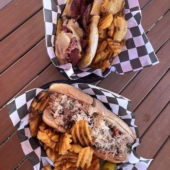 Road Trip Bar & Grill - Cheesesteak and One Way Hot Pastrami - Bars Near Me - Capay, California