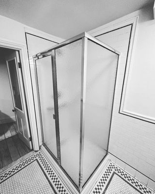 V-Y Glass and Mirror Services by null