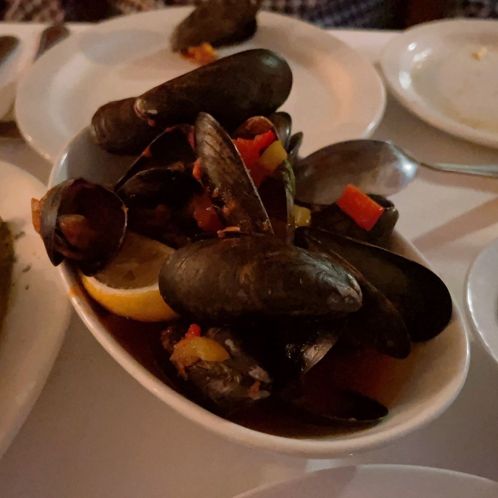 Solmar - mexilhões I'm white wine and lots of garlic - Portuguese Near Me - Montreal, Quebec