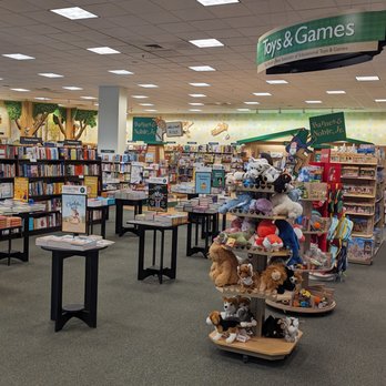 Barnes and Noble - Bookstores Near Me - Livingston, New Jersey