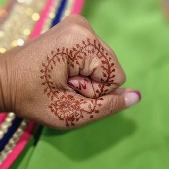 Henna Twinkle - I found a design similar to this and she took one look and said she can attempt and she nailed it! - Henna Artists Near Me
