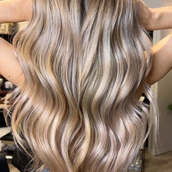 Roxy Seven Salon - Blonde hilight - Hair Salons Near Me - Waukee, Iowa Roxy Seven Salon - Blonde hilight - Hair Salons Near Me - Waukee, Iowa