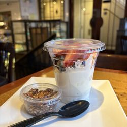 Thinking Cup - Yogurt parfait