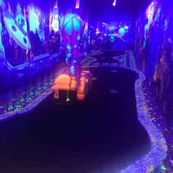 Space Adventure Mini Golf - First hole