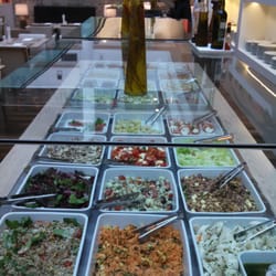 Restaurante Mediterrâneo Crystal - Um buffet delicioso é servido no almoço.