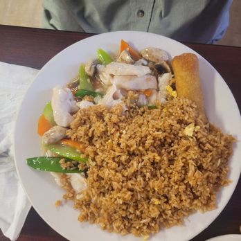 Golden City - Moo goo gai pan on the lunch special - Chinese Near Me - New Braunfels, Texas