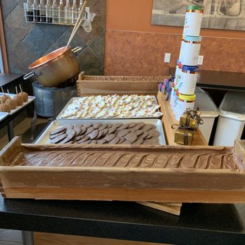 Banff’s Mountain Chocolates - Inside (8/2022) - Chocolatiers & Shops Near Me - Banff, Alberta Banff’s Mountain Chocolates - Inside (8/2022) - Chocolatiers & Shops Near Me - Banff, Alberta