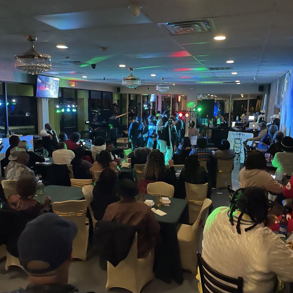 ENVEE Restaurant & Bar - a band playing - Fish & Chips Near Me - Columbia, South Carolina ENVEE Restaurant & Bar - a band playing - Fish & Chips Near Me - Columbia, South Carolina