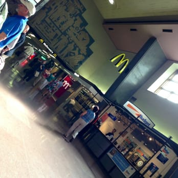 Gare Centrale - Aplenty of eateries within the compound. - Train Stations Near Me - Montreal, Quebec Gare Centrale - Aplenty of eateries within the compound. - Train Stations Near Me - Montreal, Quebec