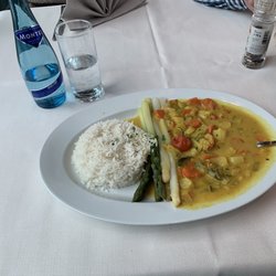 Karren - in luftigen Höhen speisen.... - Vegetarian white and green asparagus with a carrot curry...yum
