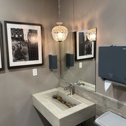 Amelia's Wood Fired Cuisine - Bathroom