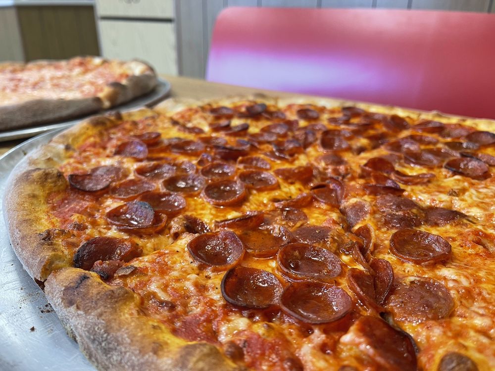 Food from Garlic Breath Pizza