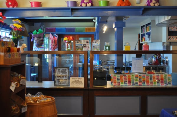 Putnam Pantry Candies, Ice Creams & Cafe by null