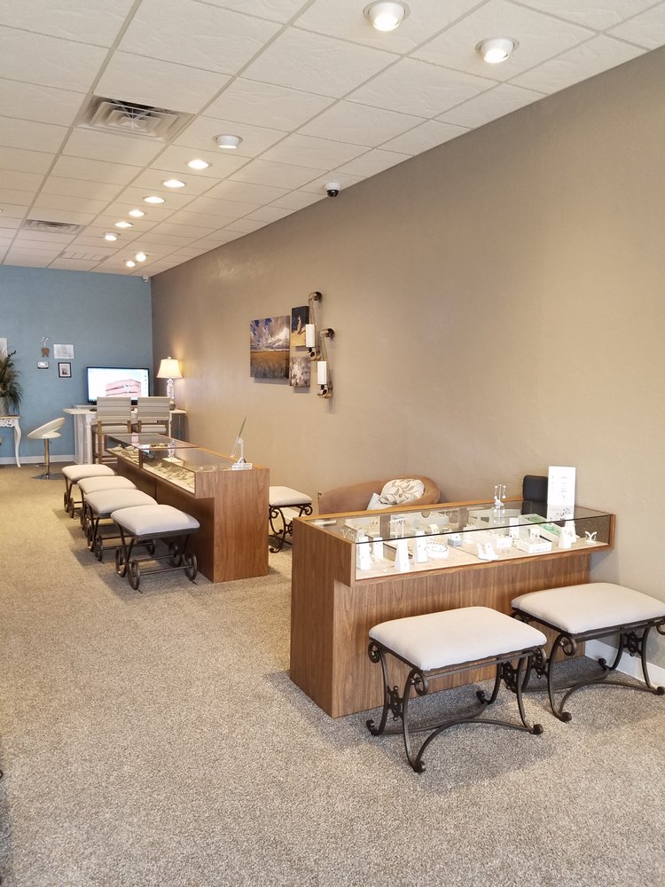 DIAMONTRIGUE OF LUBBOCK Updated August 2024 65 Photos 4414 82nd