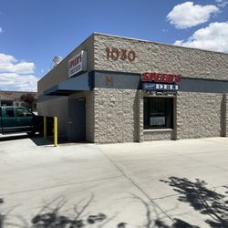 Speed's Hangar Deli - Front entrance