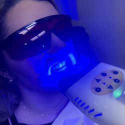 MesmerEyes Lash and Brow Boutique - Teeth whitening