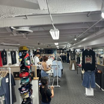 TIMELESS VINTAGE - Updated July 2025 - 45 Photos & 54 Reviews - 110 1/2 South Glassell St ...