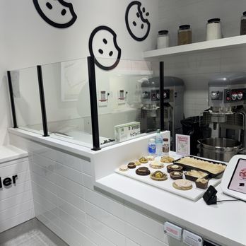 Crumbl - Issaquah - Bakeries Near Me - Issaquah, Washington